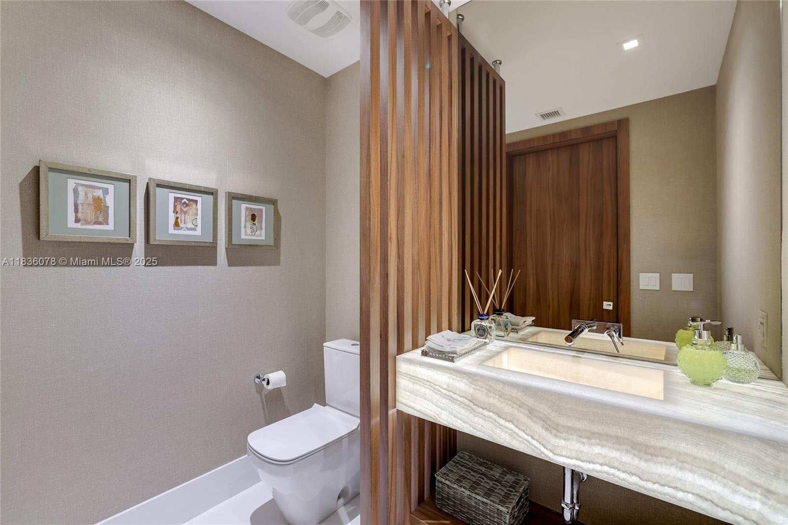 JADE SIGNATURE CONDO - Residential