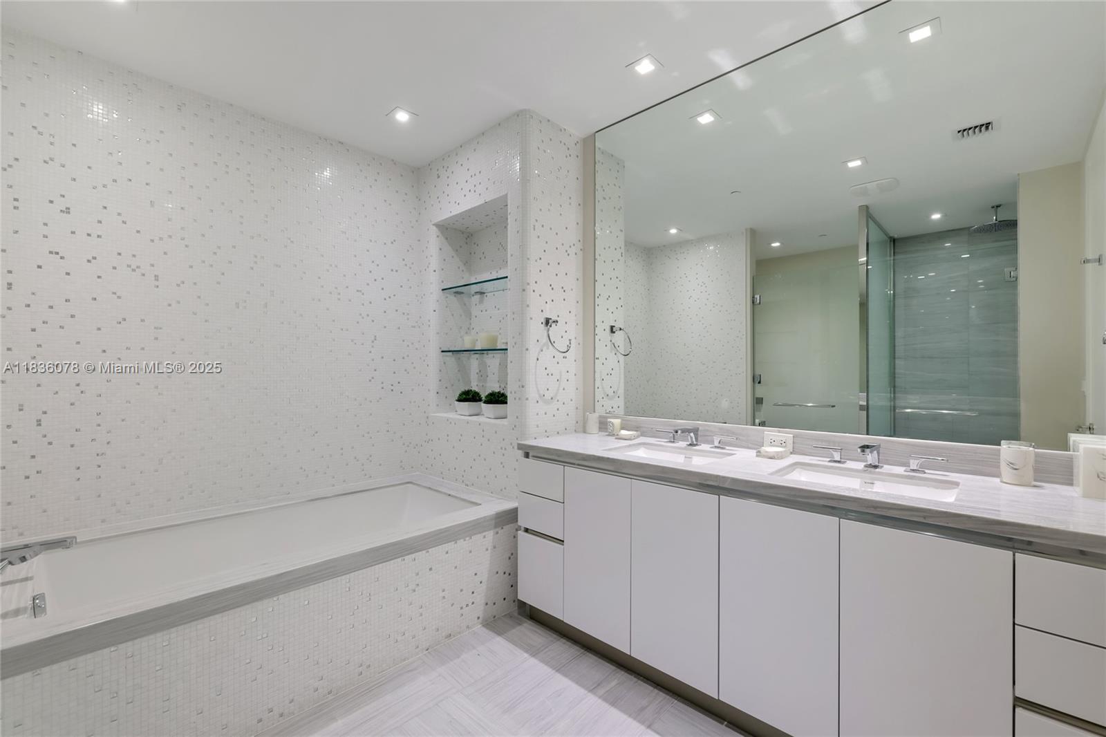 JADE SIGNATURE CONDO - Residential