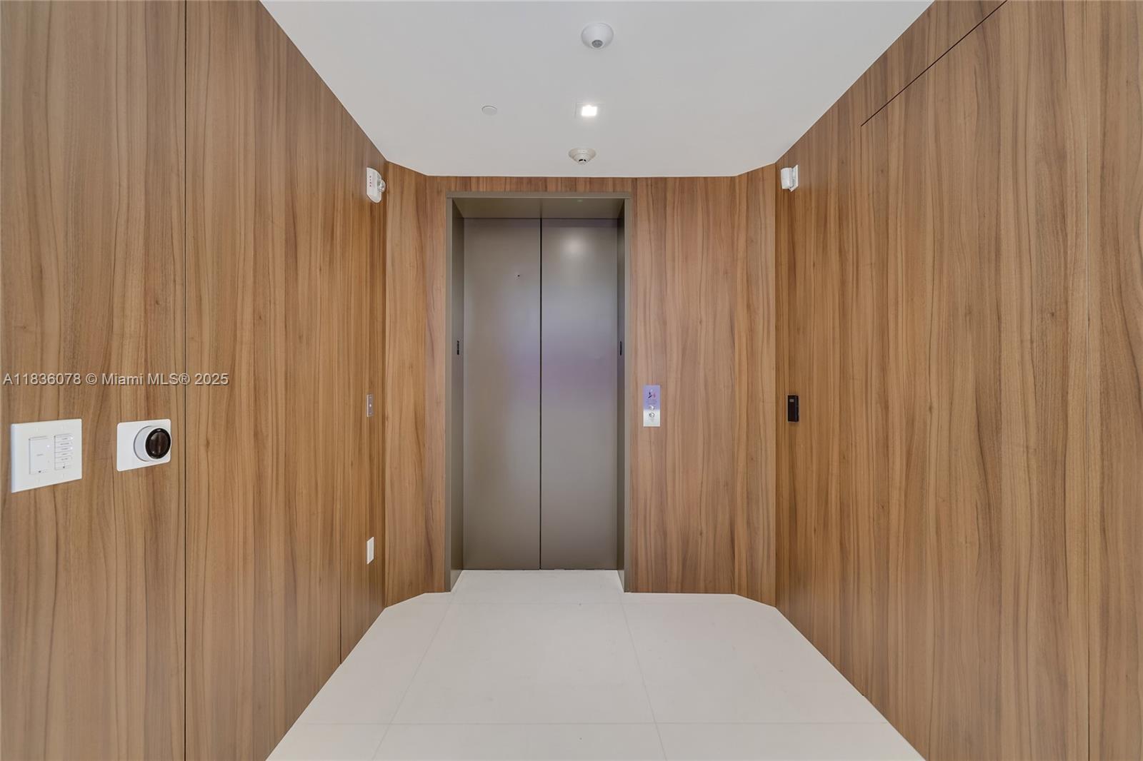 JADE SIGNATURE CONDO - Residential