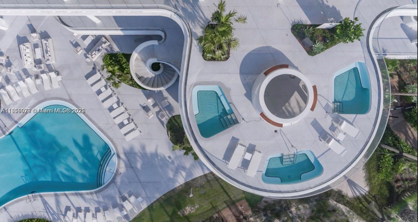 JADE SIGNATURE CONDO - Residential