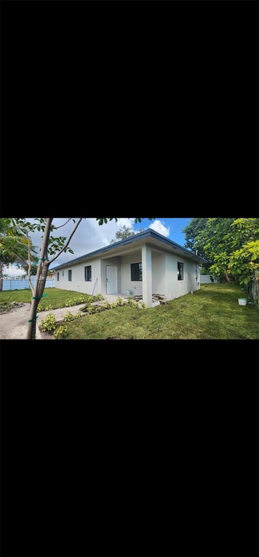 NEW CONSTRUCTION 4 BED 3 BATH OPEN FLOOR PLAN HOME STARTING OCTOBER 2025 AND TO BE COMPLETED BY JANUARY 16, 2026. GREAT LOCATION. PERFECT STARTER HOME. NO HOA. ALL TILED. TOP OF THE LINE KITCHEN CABINETS AND APPLIANCES. WILL NOT LAST. CALL LA
