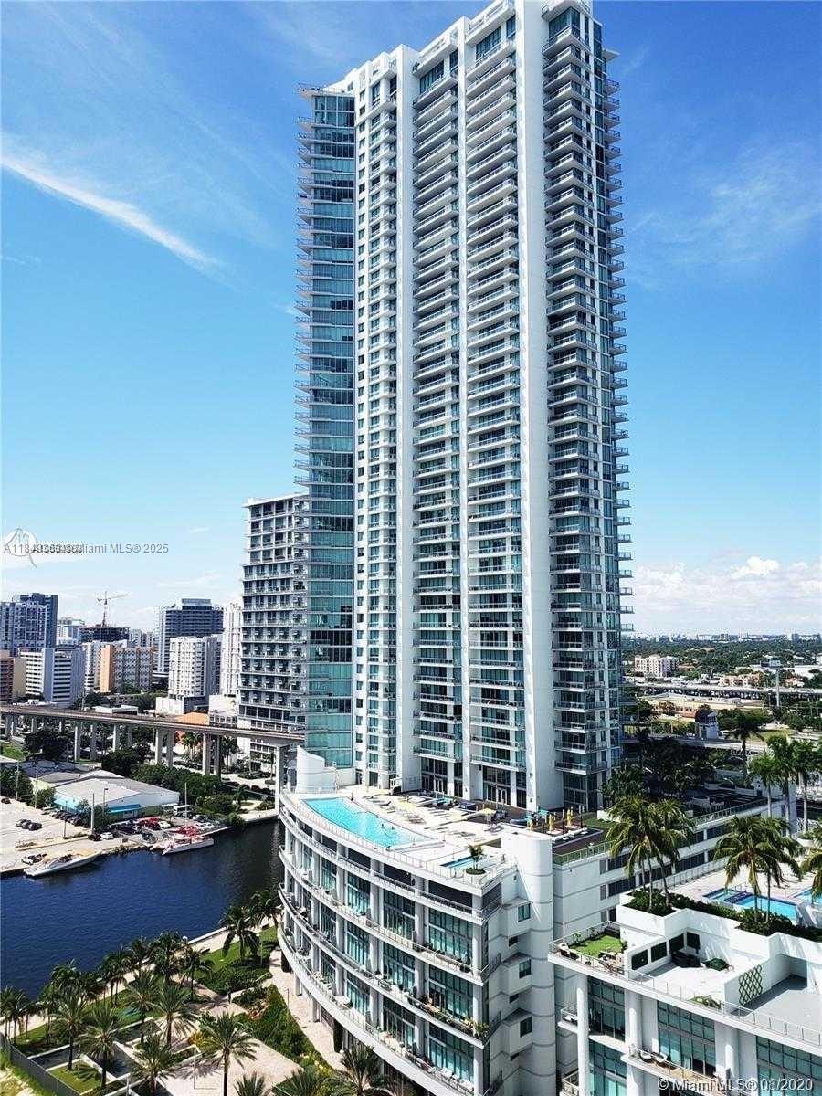 FULLY FURNISHED 2/2 UNIT ON THE 49TH FLOOR WITH SPECTACULAR WATER AND CITY VIEWS. OPEN KITCHEN WITH STAINLESS STEEL APPLIANCES, GRANITE COUNTERTOPS, SPACIOUS LIVING AREA WITH PLENTY OF NATURAL LIGHTING. SPLIT BEDROOMS WITH KING BED IN MASTER AND 2 TWINS IN 2ND BEDROOM.MASTER BATH WITH SHOWER ONLY PLUS DUAL SINKS. MASTER BEDROOM OFFERS WALK IN CLOSET AND ACCESS TO BALCONY. 2ND BEDROOM OFFERS WALK IN CLOSET AND BALCONY ACCESS. FULL BLACKOUTS IN BEDROOMS. FULLY EQUIPPED WITH ALL KITCHEN ESSENTIALS, LINENS AND TOWELS. AMAZING AMENITIES CONDO WITH LAP POOL, HOT TUB, SPA,INDOOR JACUZZI, FITNESS CENTER, STEAM ROOM, SAUNA, CHILDRENS PLAYROOM, BILLIARDS AND MORE. BEST LOCATION MINUTES FROM EVERYTHING IN BRICKELL. UNIT IS RENTED FURNISHED ONLY. NO EXCEPTIONS. SEE BROKER REMARKS FOR MORE INFO.