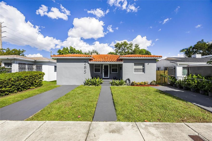 For sale is a beautifully fully remodeled 3 bedroom 3 full bathroom home in the desirable neighborhood of Buena Vista. The master bedroom is equipped with a large walk in closet and in suite full bathroom. Porcelain tile throughout the entire home. Brand new European Style Kitchen with modern Quartz countertops.  Spacious living room with plenty of area to entertain your family. Dining area with modern chandelier. Den in the back of home with view to the backyard. Den can also be used as a 4th bedroom. Each bathroom has a shower so there wont be any fights over who is next in line to bathe. Laundry room with washer and dryer as well as sink for hand washing certain items. Laundry room can also double as a storage area. Large backyard with plenty of room to add a pool.