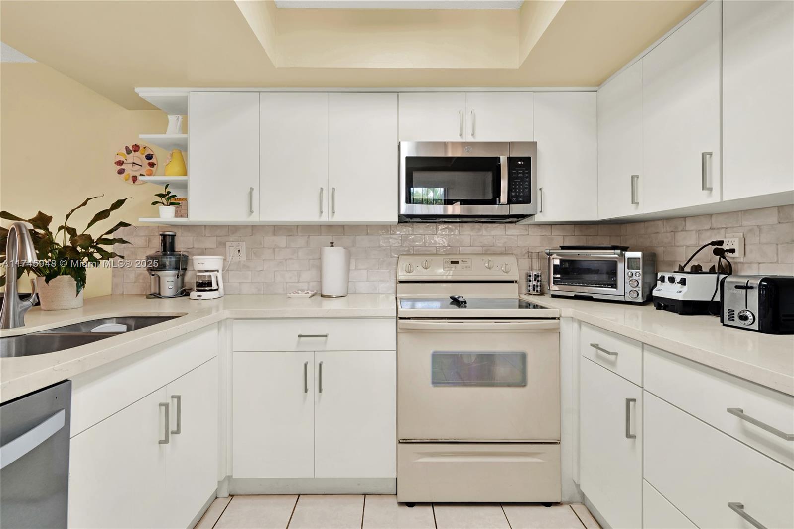 TERRANOVA CONDO #6 - Residential