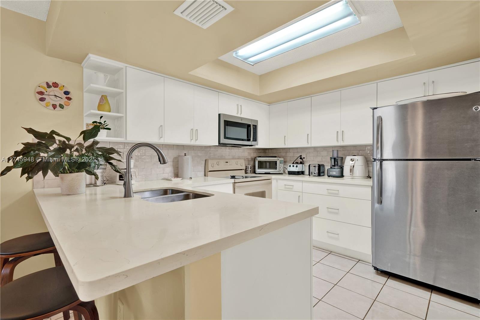 TERRANOVA CONDO #6 - Residential