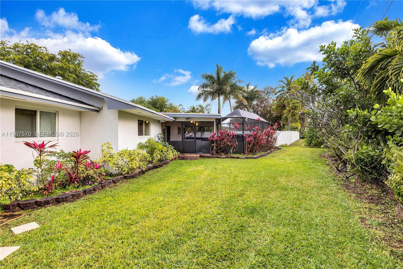 CENTRAL GOLF SEC OF HOLLY - Residential