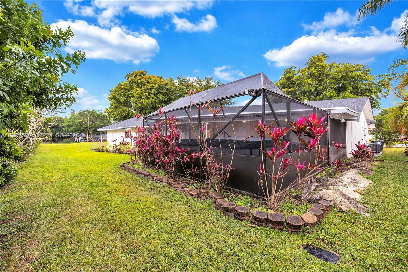 CENTRAL GOLF SEC OF HOLLY - Residential