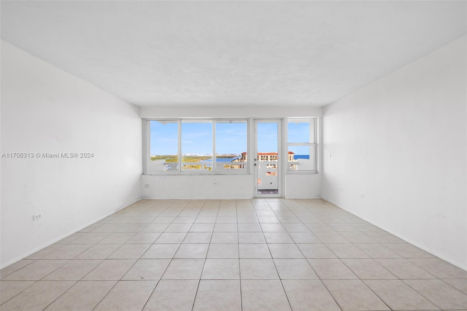 HOLLYWOOD TOWERS CONDO - Residential