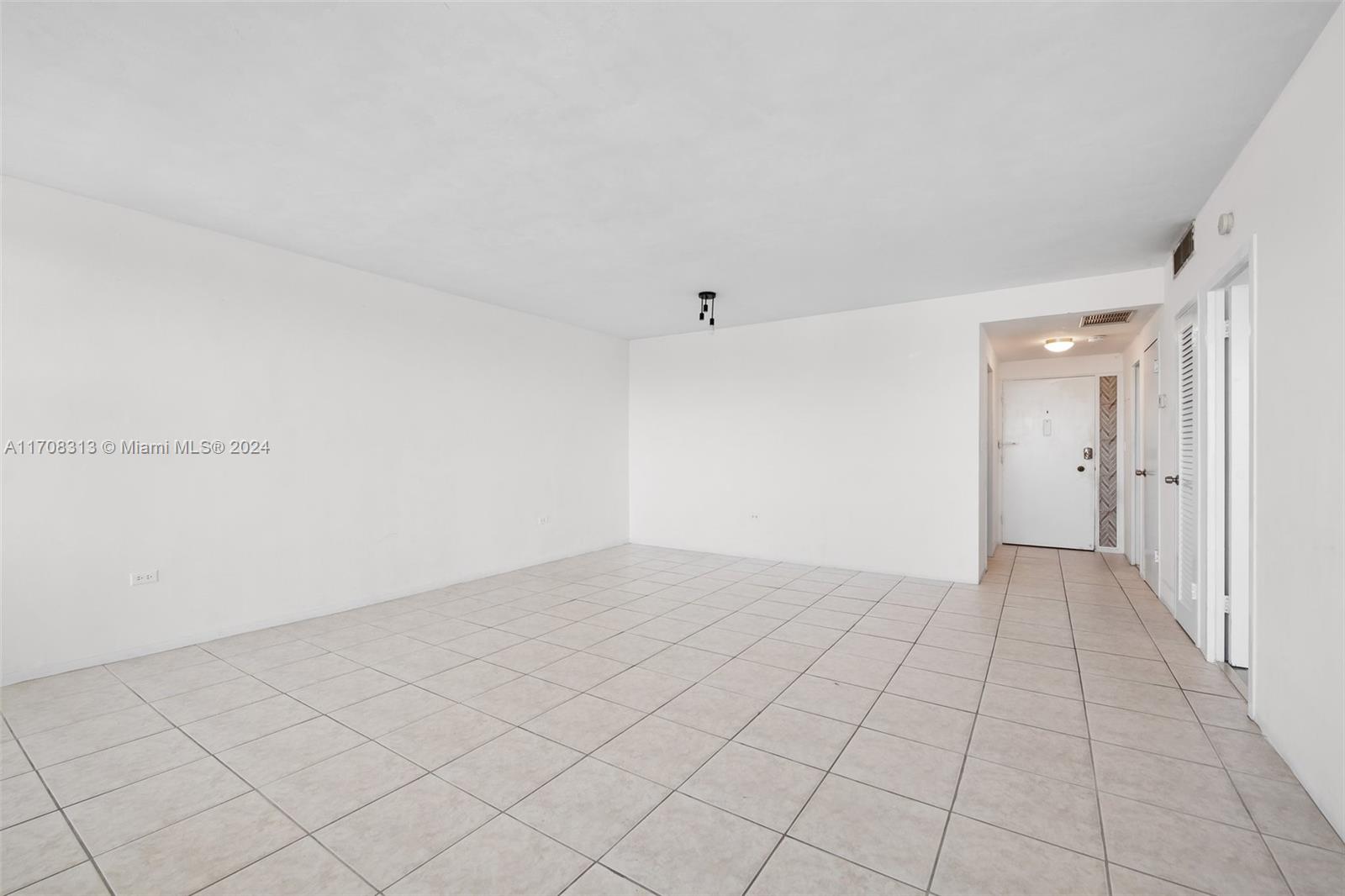 HOLLYWOOD TOWERS CONDO - Residential