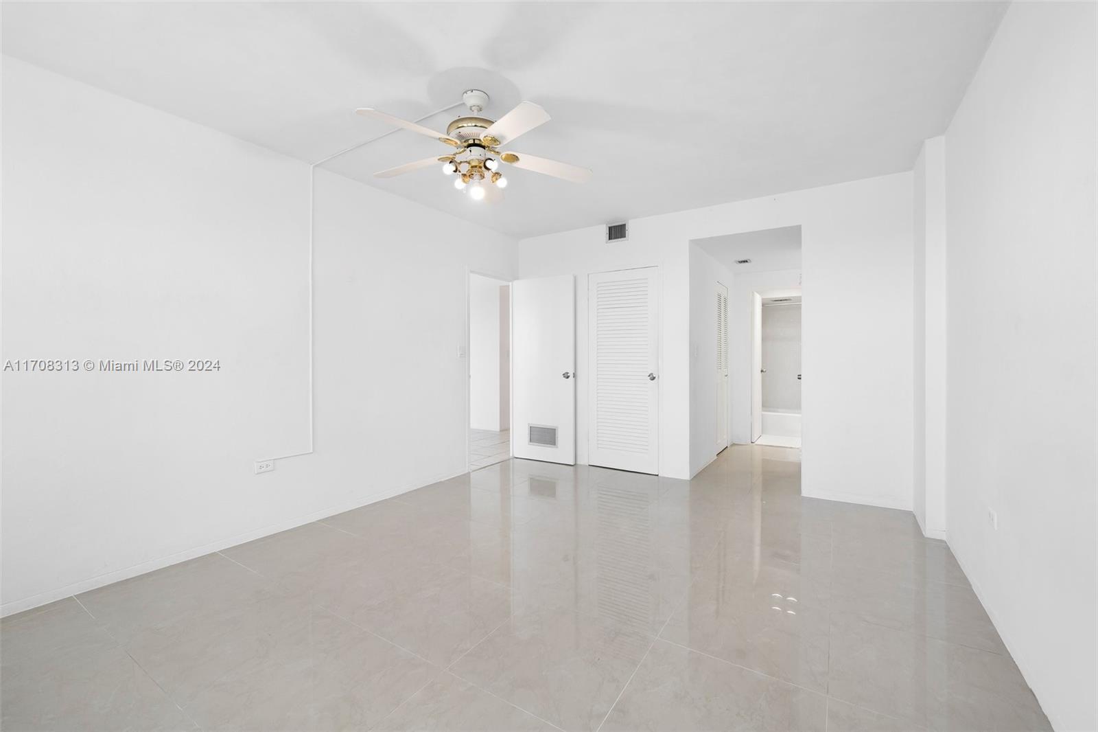 HOLLYWOOD TOWERS CONDO - Residential