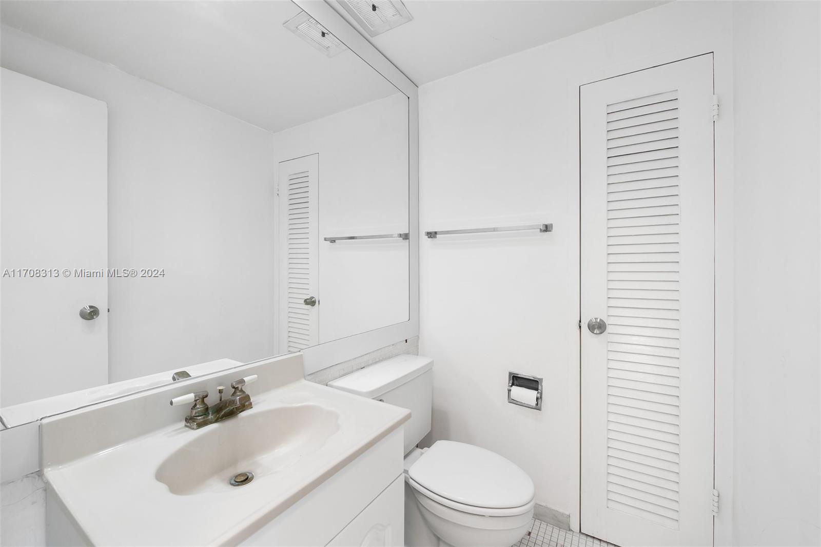 HOLLYWOOD TOWERS CONDO - Residential