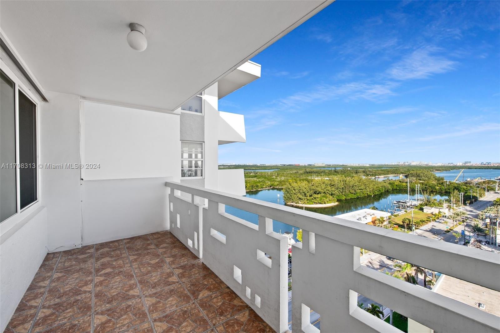 HOLLYWOOD TOWERS CONDO - Residential