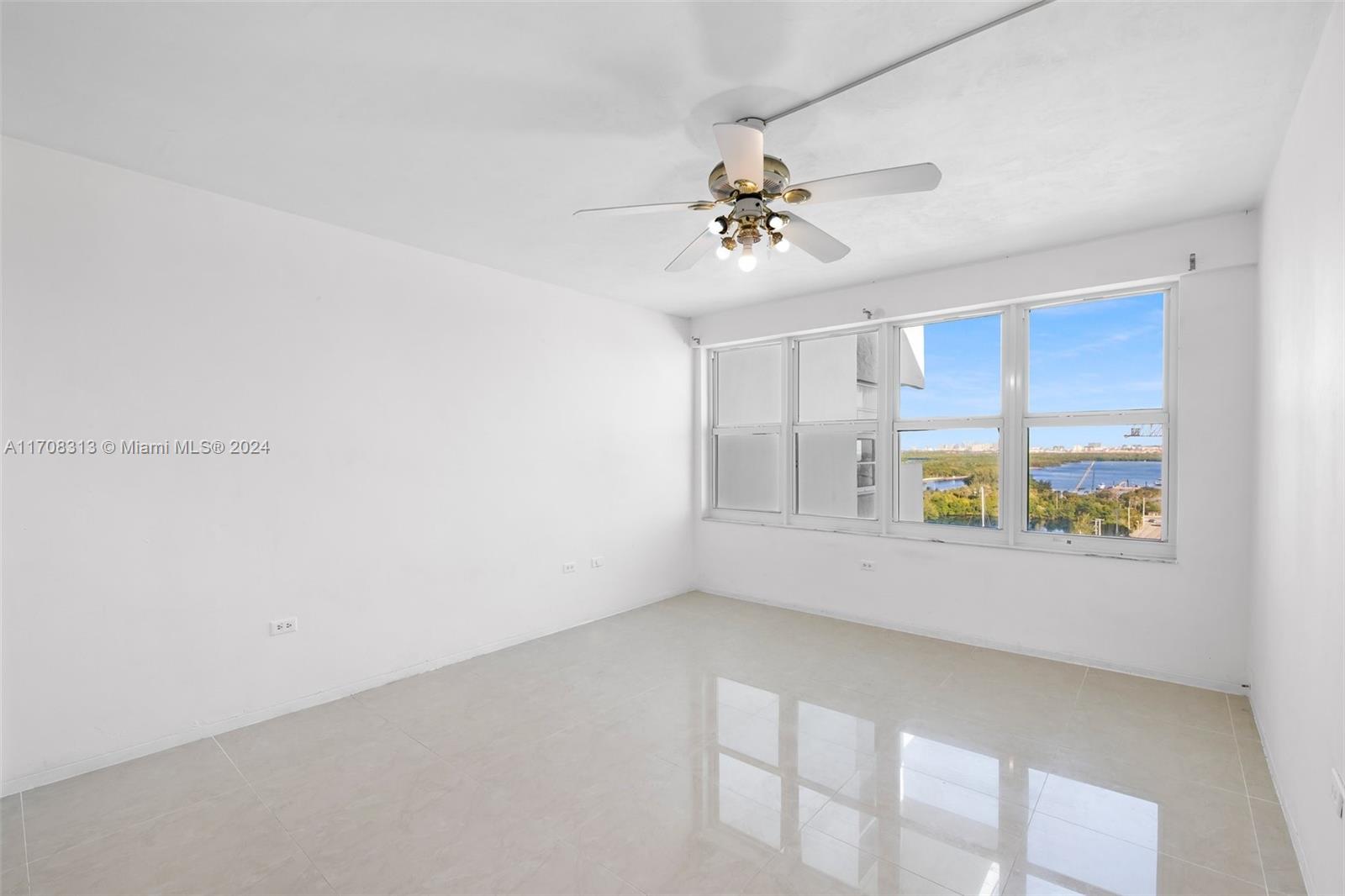 HOLLYWOOD TOWERS CONDO - Residential