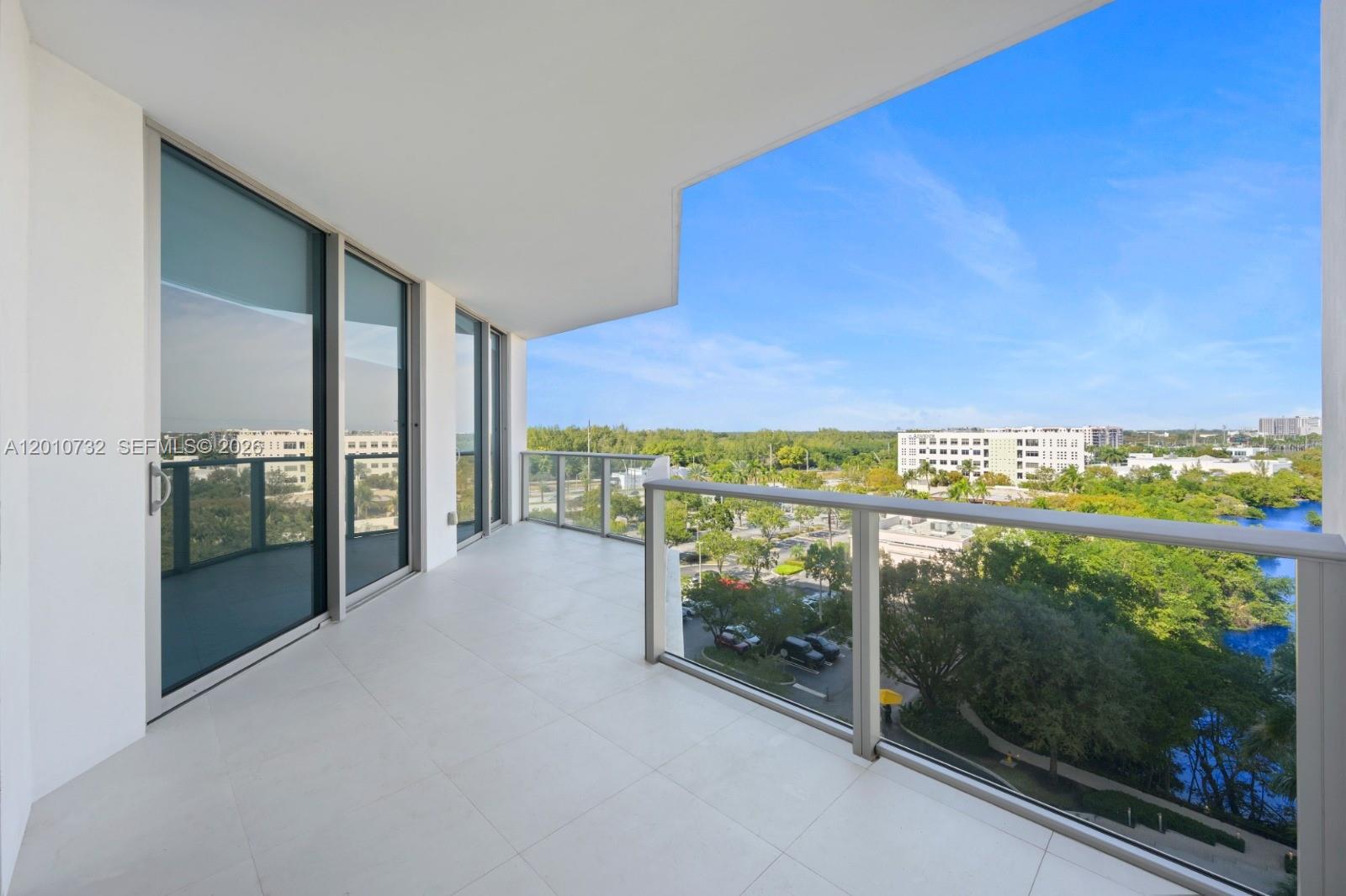 17301 Biscayne Blvd 808