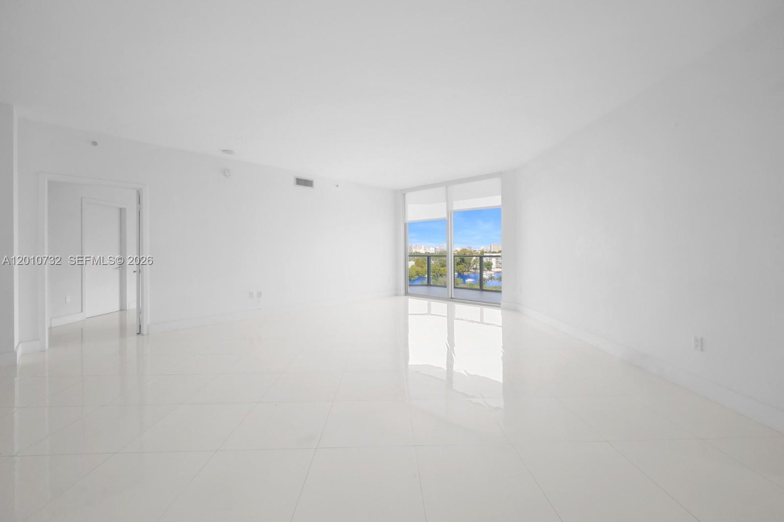 17301 Biscayne Blvd 808