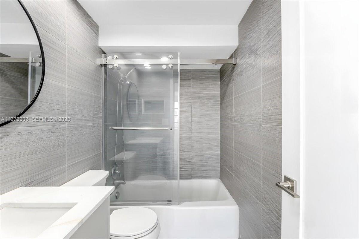 HOLLYWOOD TOWERS CONDO - Residential Lease