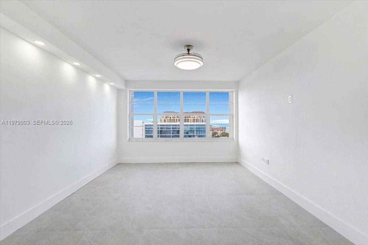 HOLLYWOOD TOWERS CONDO - Residential Lease