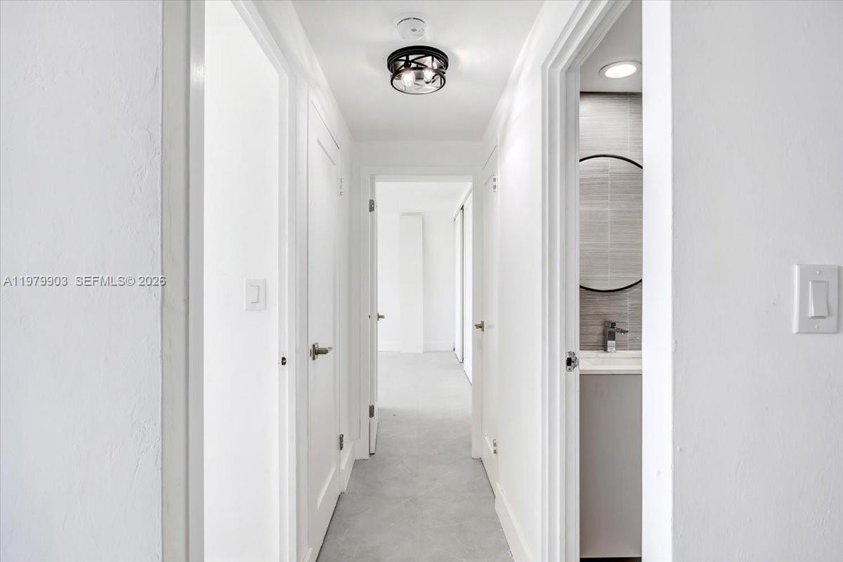 HOLLYWOOD TOWERS CONDO - Residential Lease