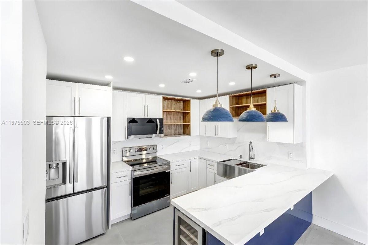 HOLLYWOOD TOWERS CONDO - Residential Lease