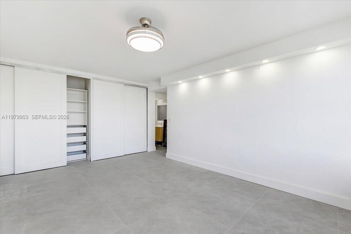 HOLLYWOOD TOWERS CONDO - Residential Lease