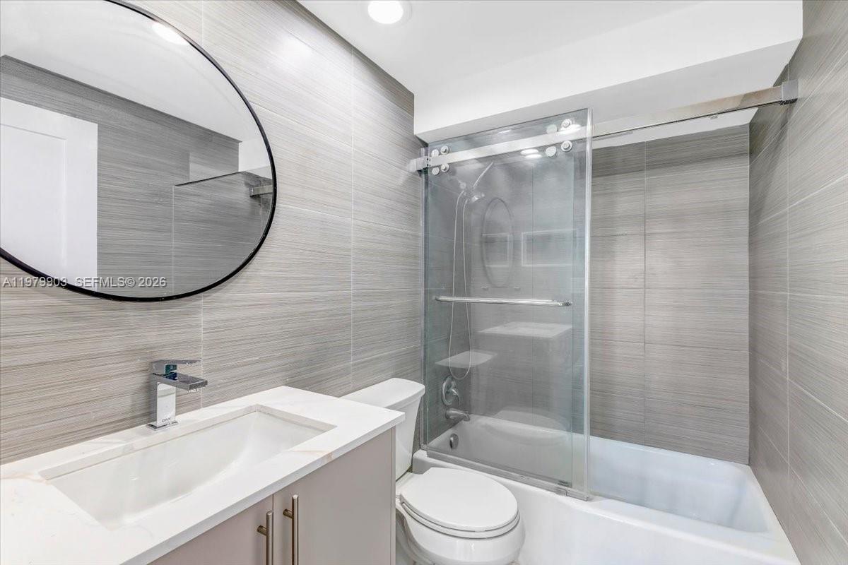 HOLLYWOOD TOWERS CONDO - Residential Lease