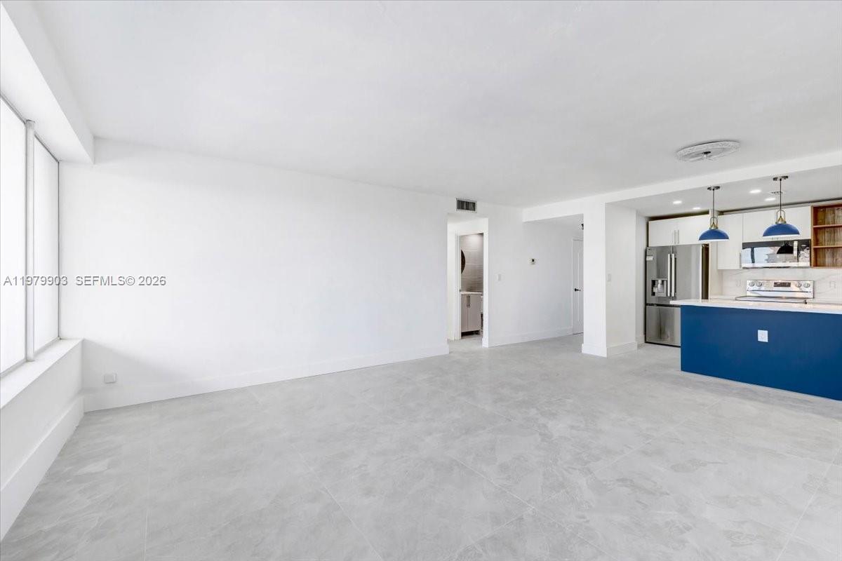 HOLLYWOOD TOWERS CONDO - Residential Lease