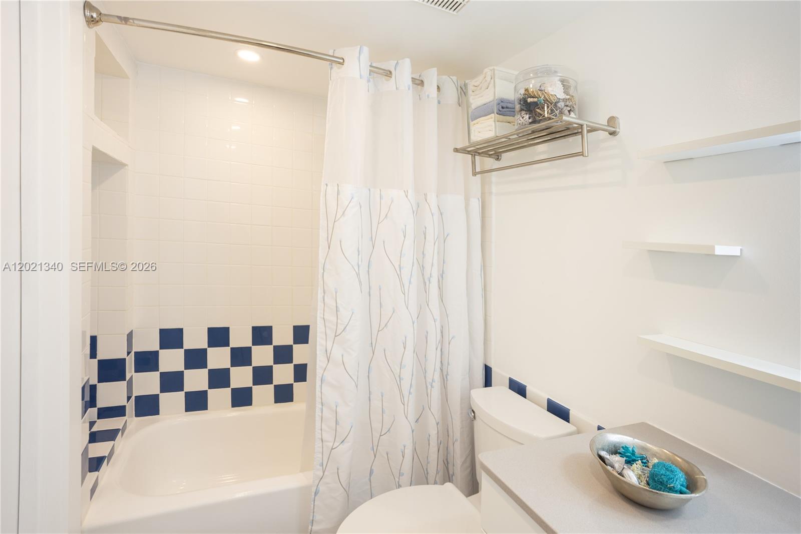 WOODLANDS TOWNHOUSE CONDO - Residential