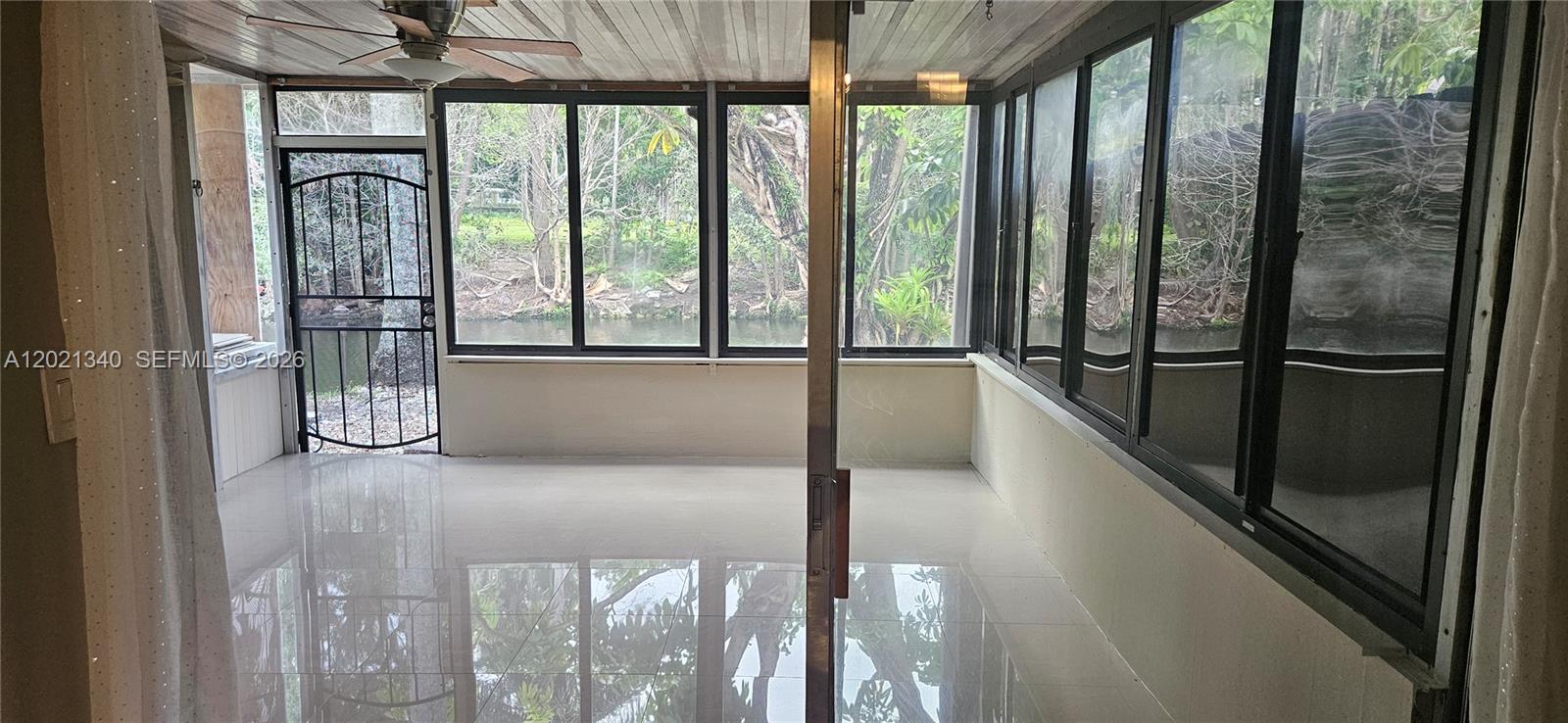 WOODLANDS TOWNHOUSE CONDO - Residential