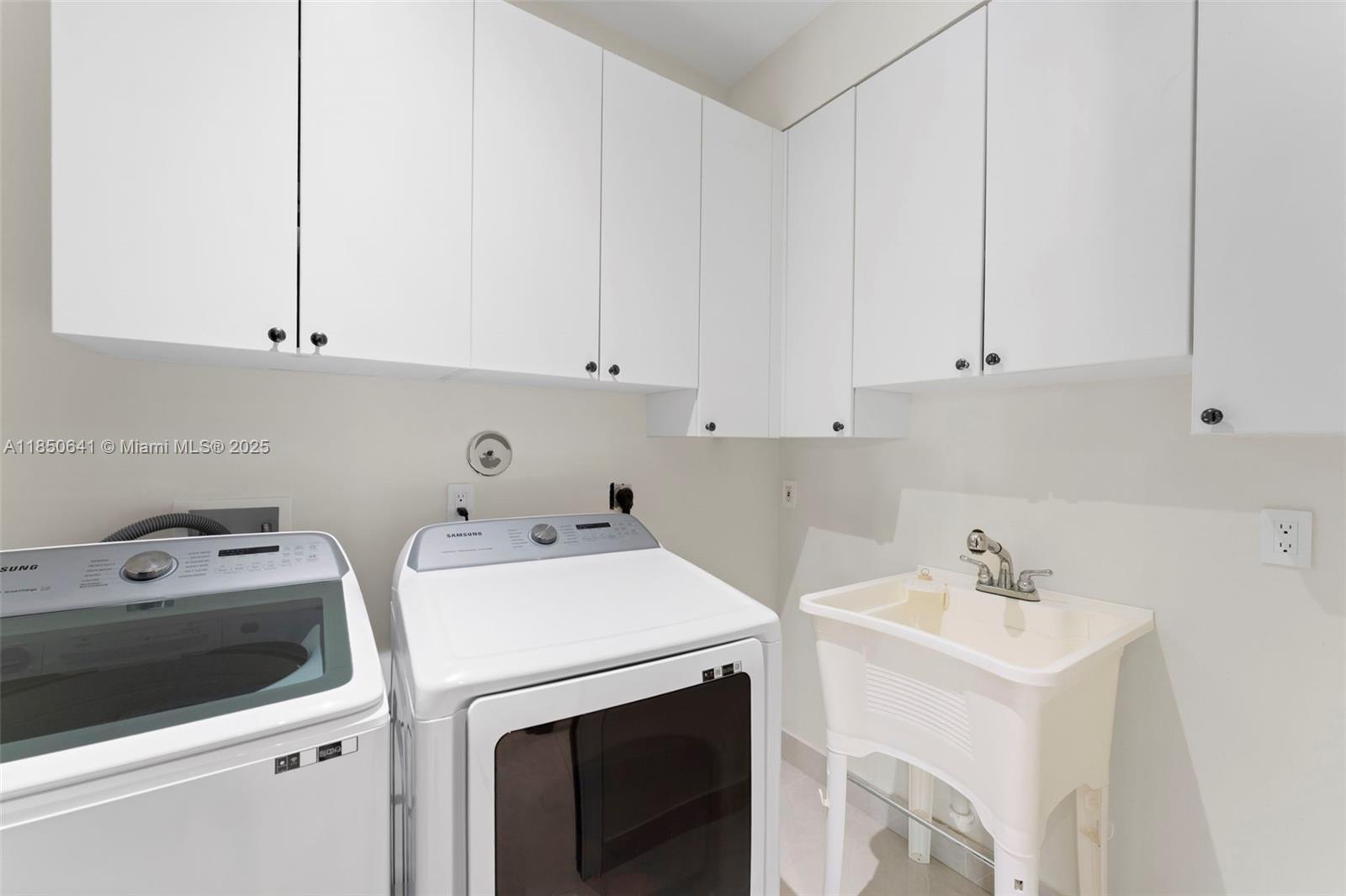 THREE ISLANDS 3RD SECTION - Residential