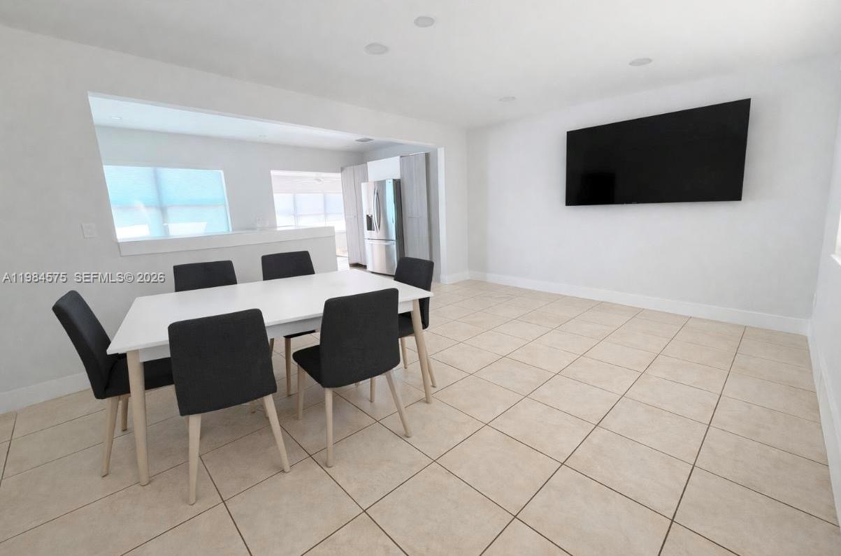 HOLLYWOOD LITTLE RANCHES - Residential