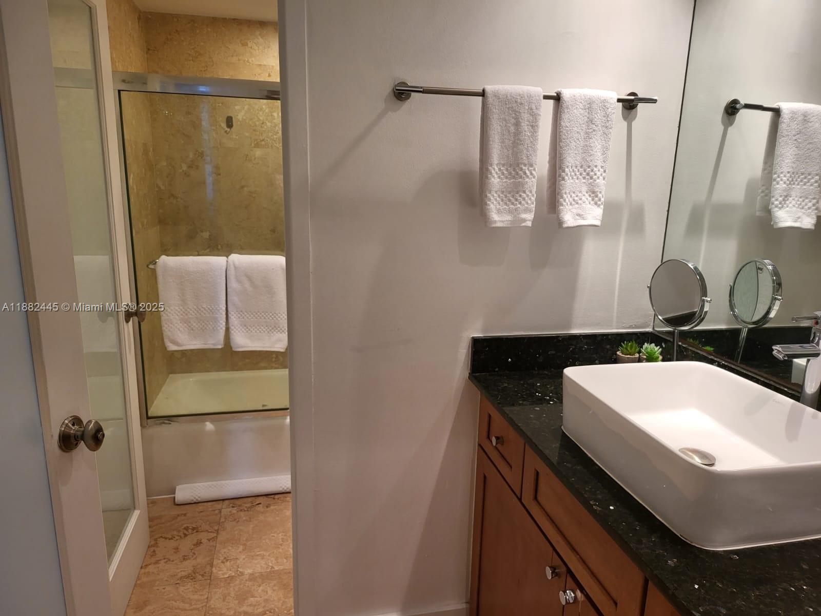 THE DECOPLAGE CONDO - Residential