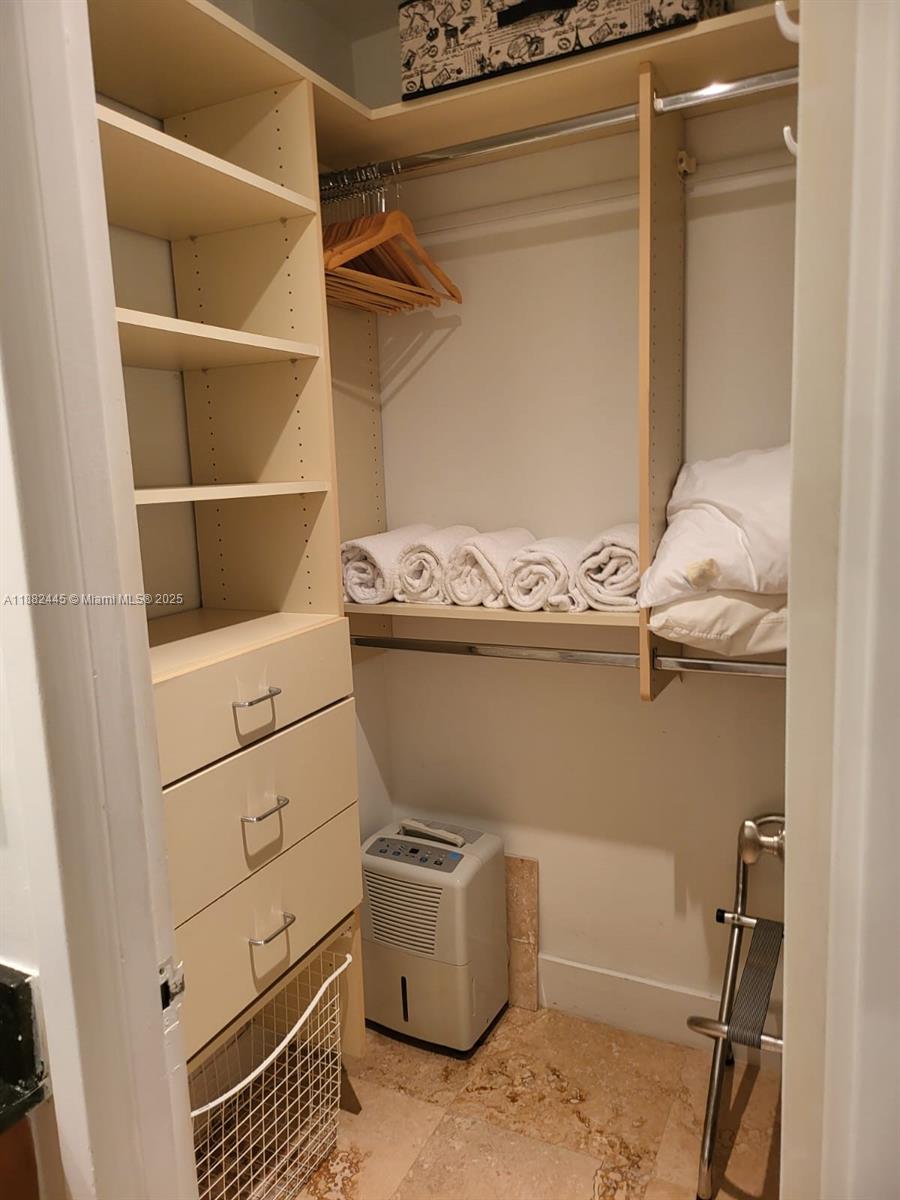 THE DECOPLAGE CONDO - Residential