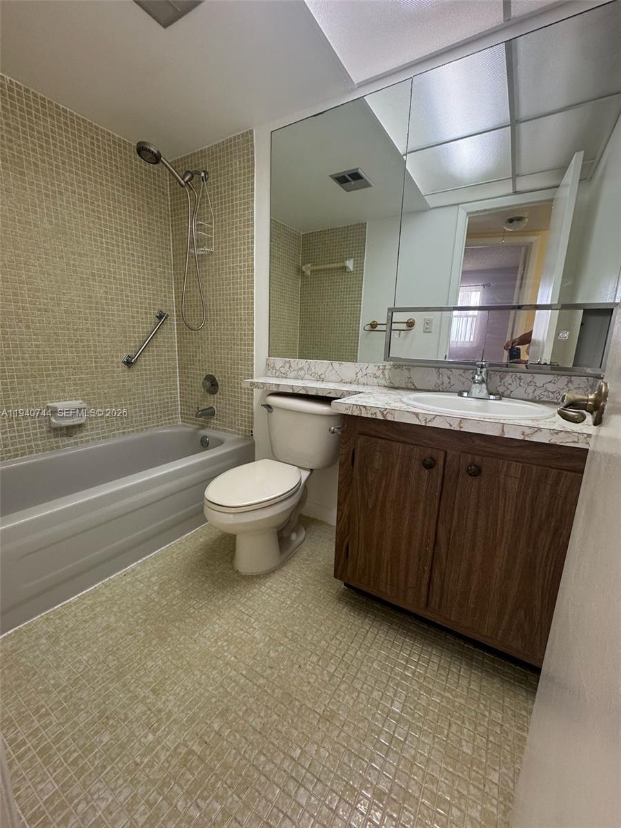 SUNRISE LAKES 51 CONDO - Residential Lease