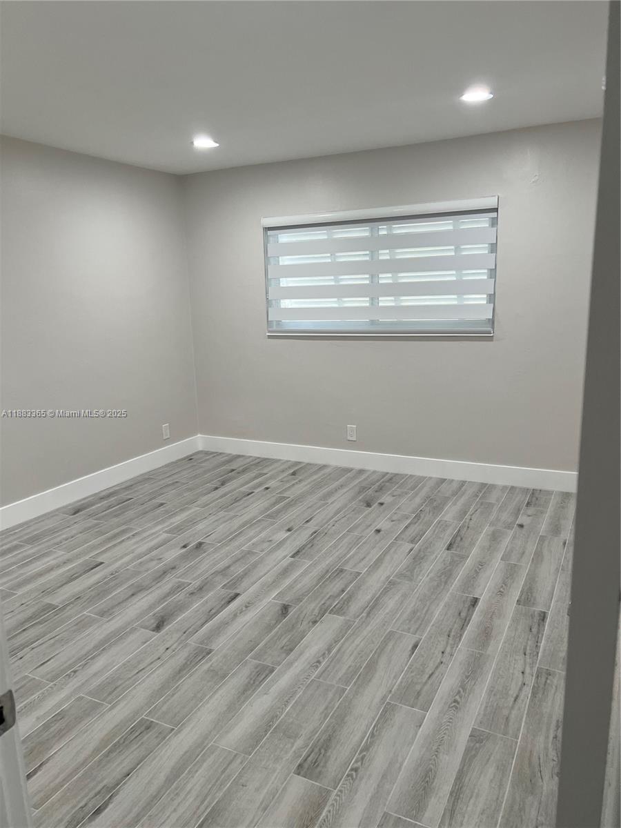 **Walk to U of M***
Great 1 bed / 1 bath rental in Coral Gables*Close to shopping, dining & more. Enjoy the pool, laundry facilities, and assigned parking. Don’t miss this opportunity!