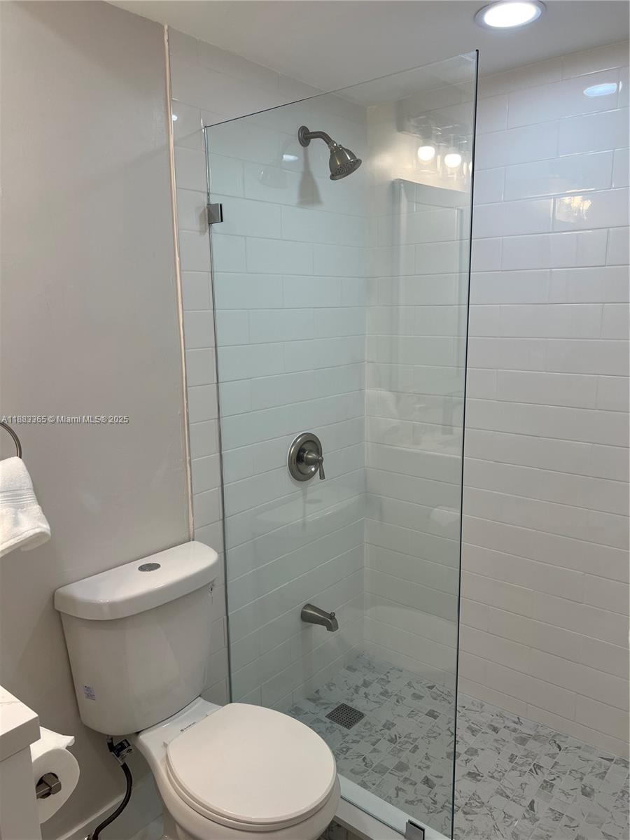 ROYAL CARIBBEAN CLUB COND - Residential Lease
