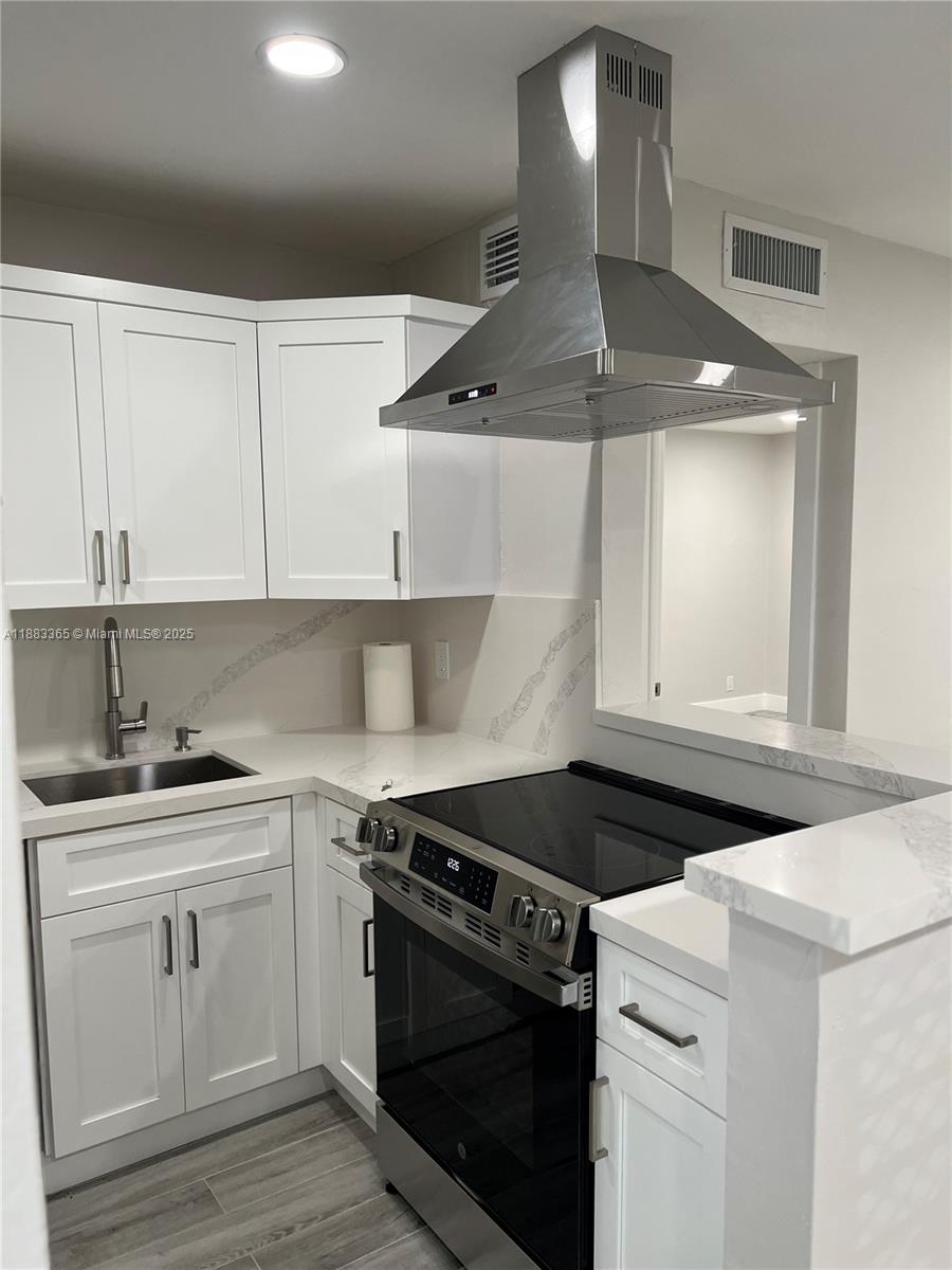 ROYAL CARIBBEAN CLUB COND - Residential Lease