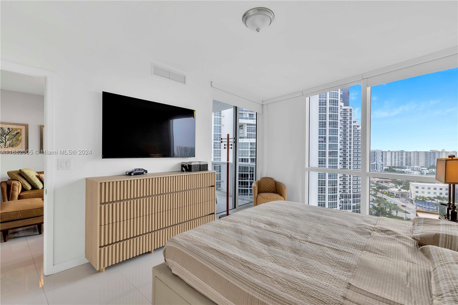 TRUMP ROYALE CONDO - Residential