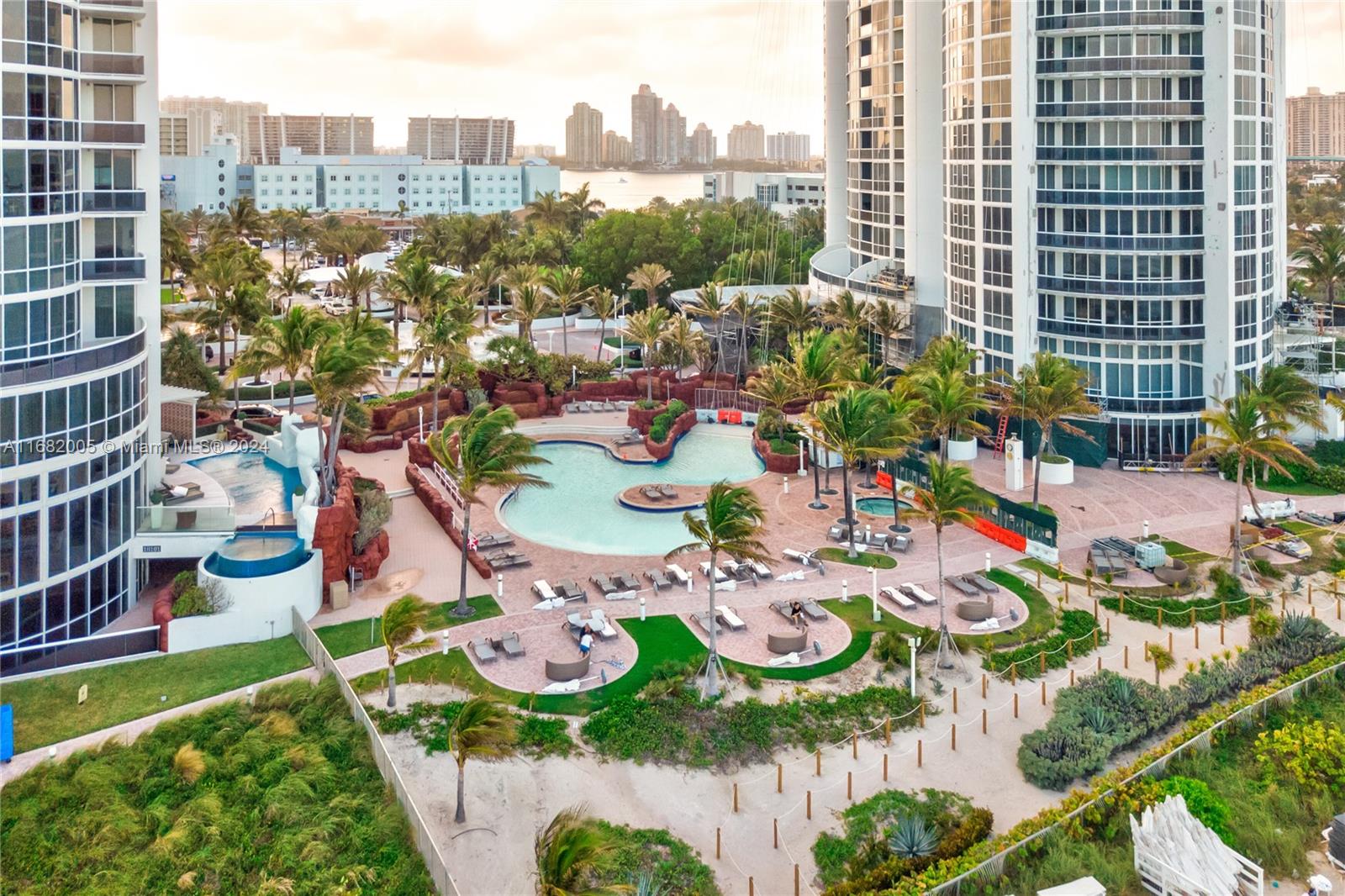 TRUMP ROYALE CONDO - Residential