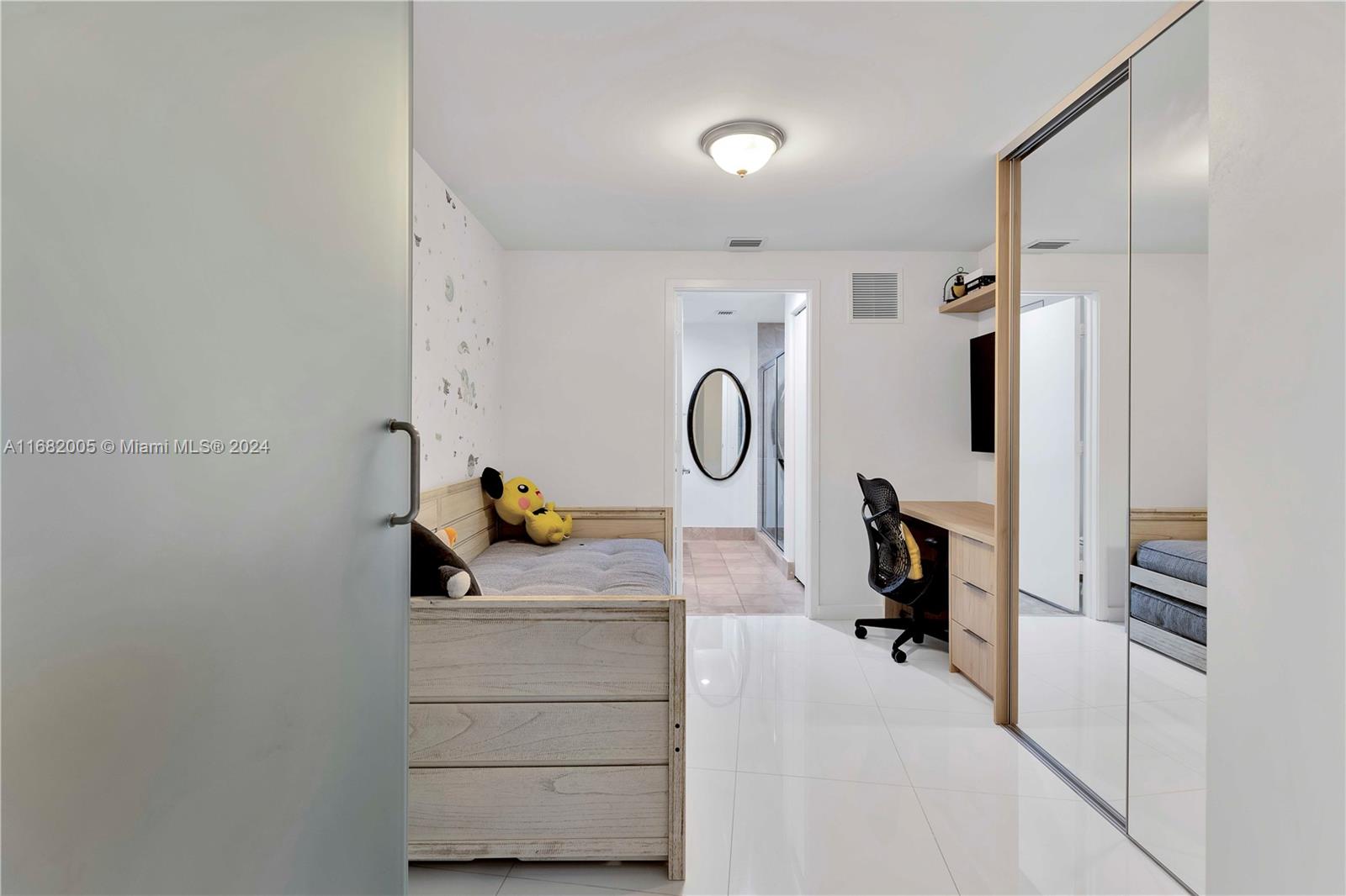 TRUMP ROYALE CONDO - Residential