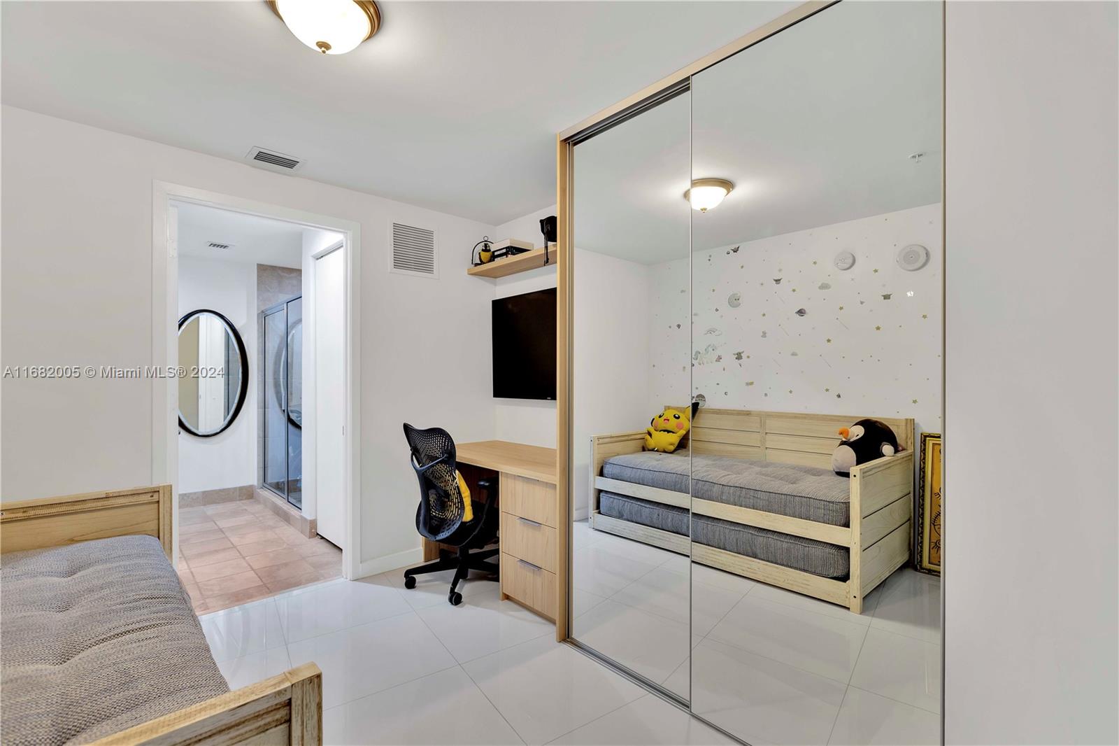 TRUMP ROYALE CONDO - Residential