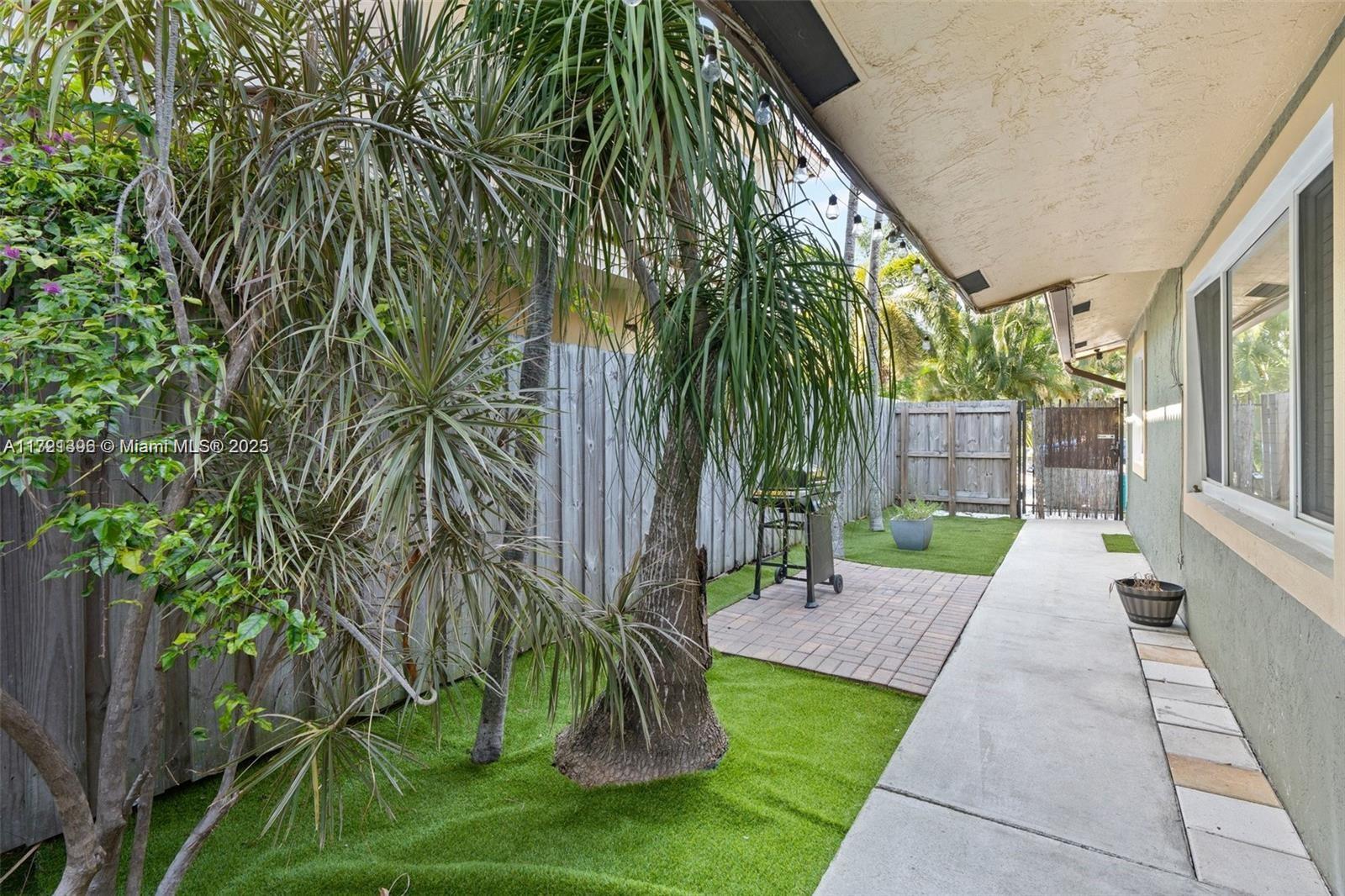 MIDDLE RIVER PLAZA - Residential Income