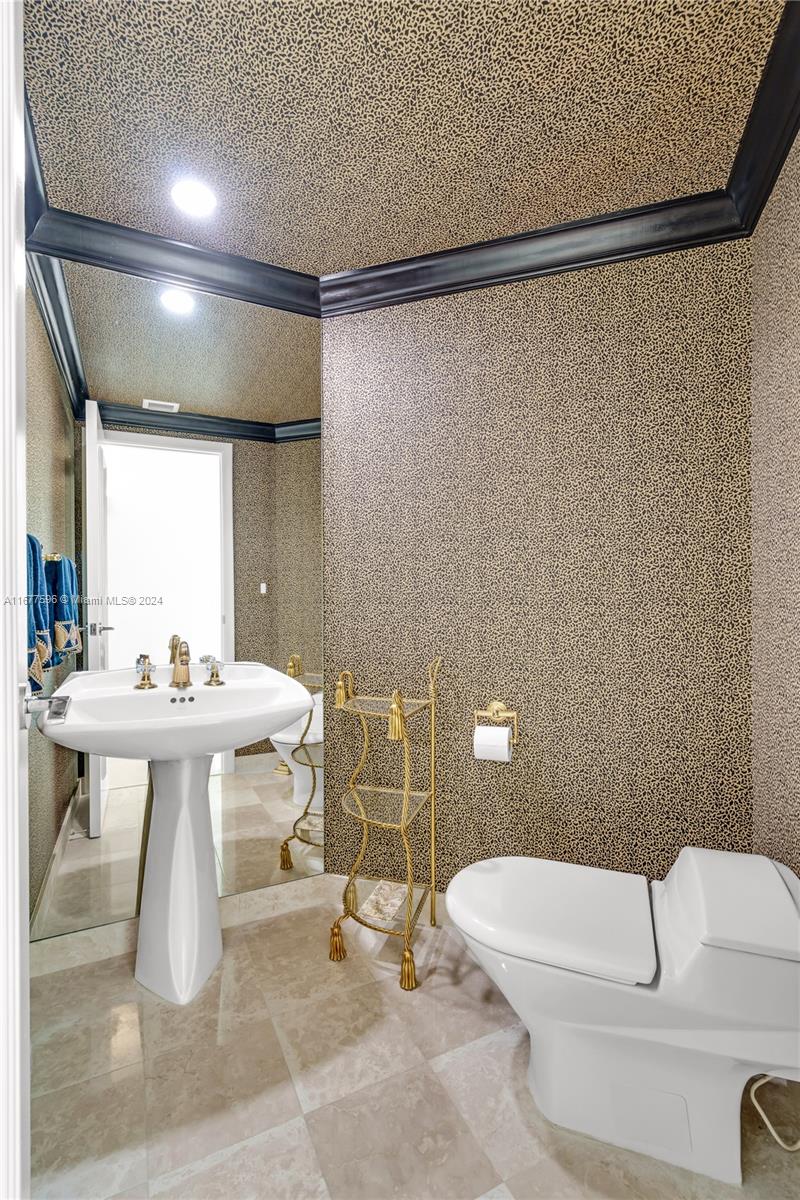 IL VILLAGGIO ON SOUTH BEA - Residential Lease