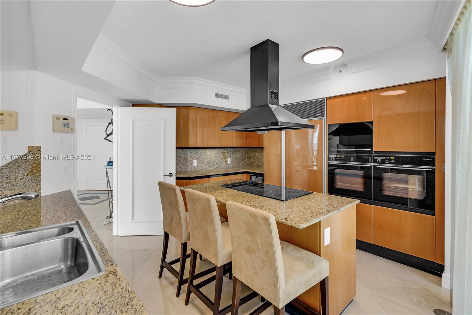 IL VILLAGGIO ON SOUTH BEA - Residential Lease