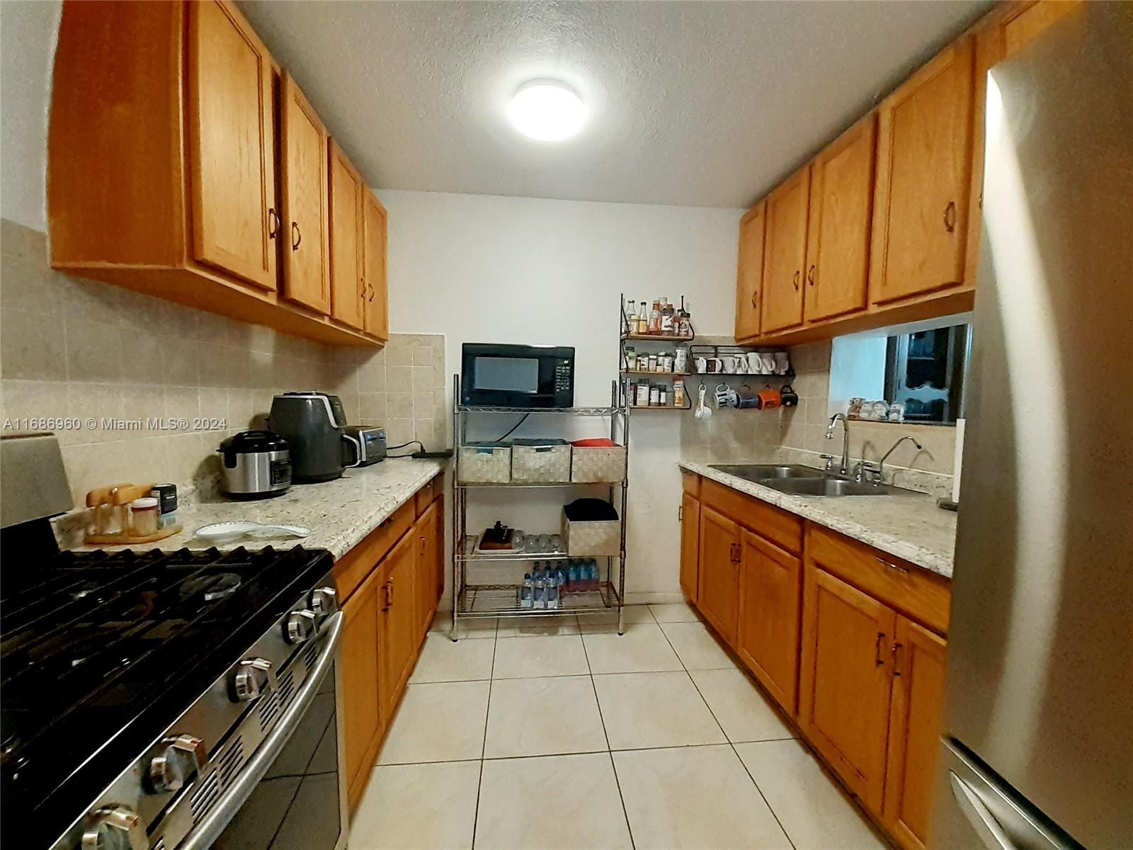 4863 SW 44th Ter