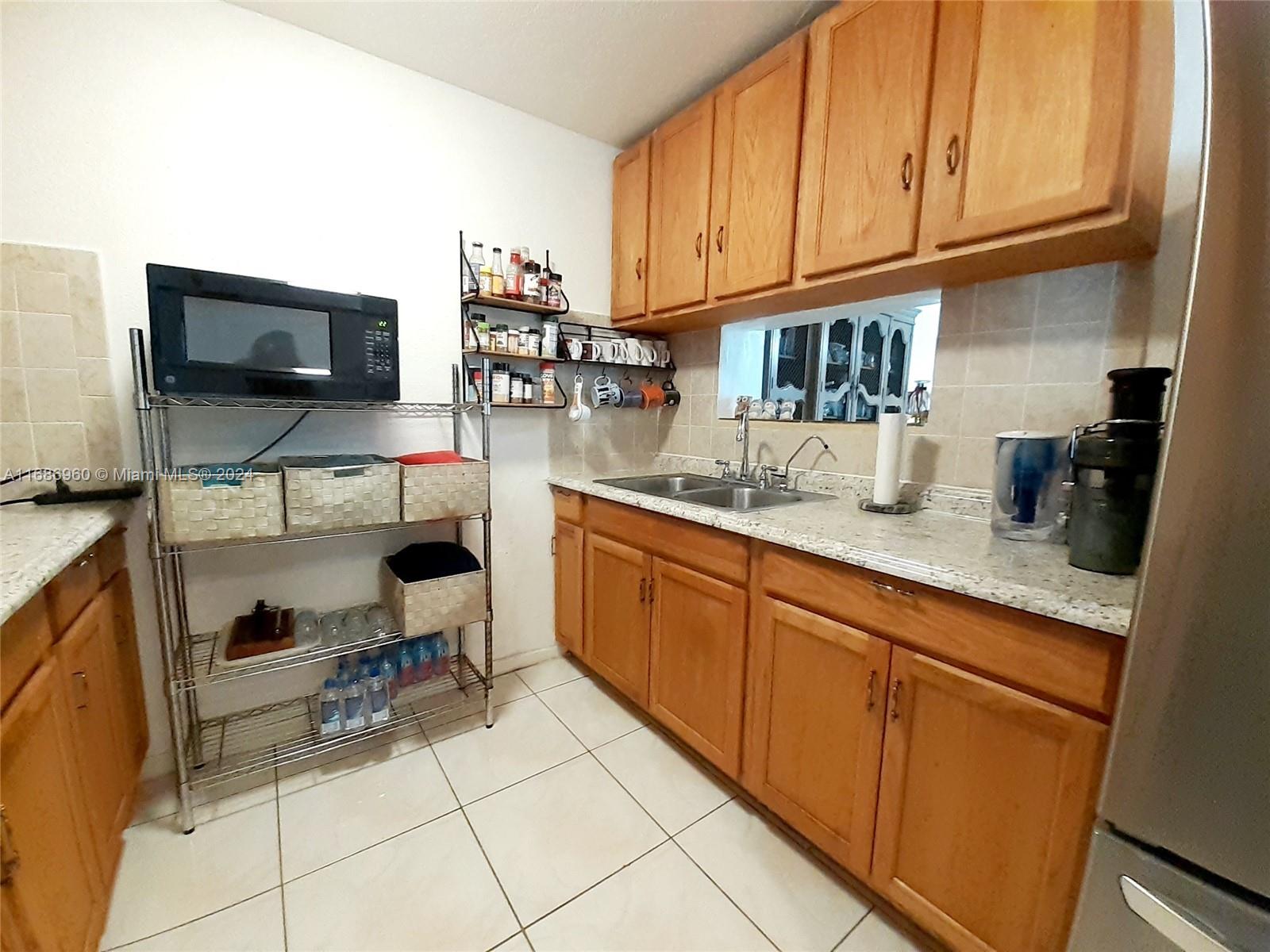 4863 SW 44th Ter