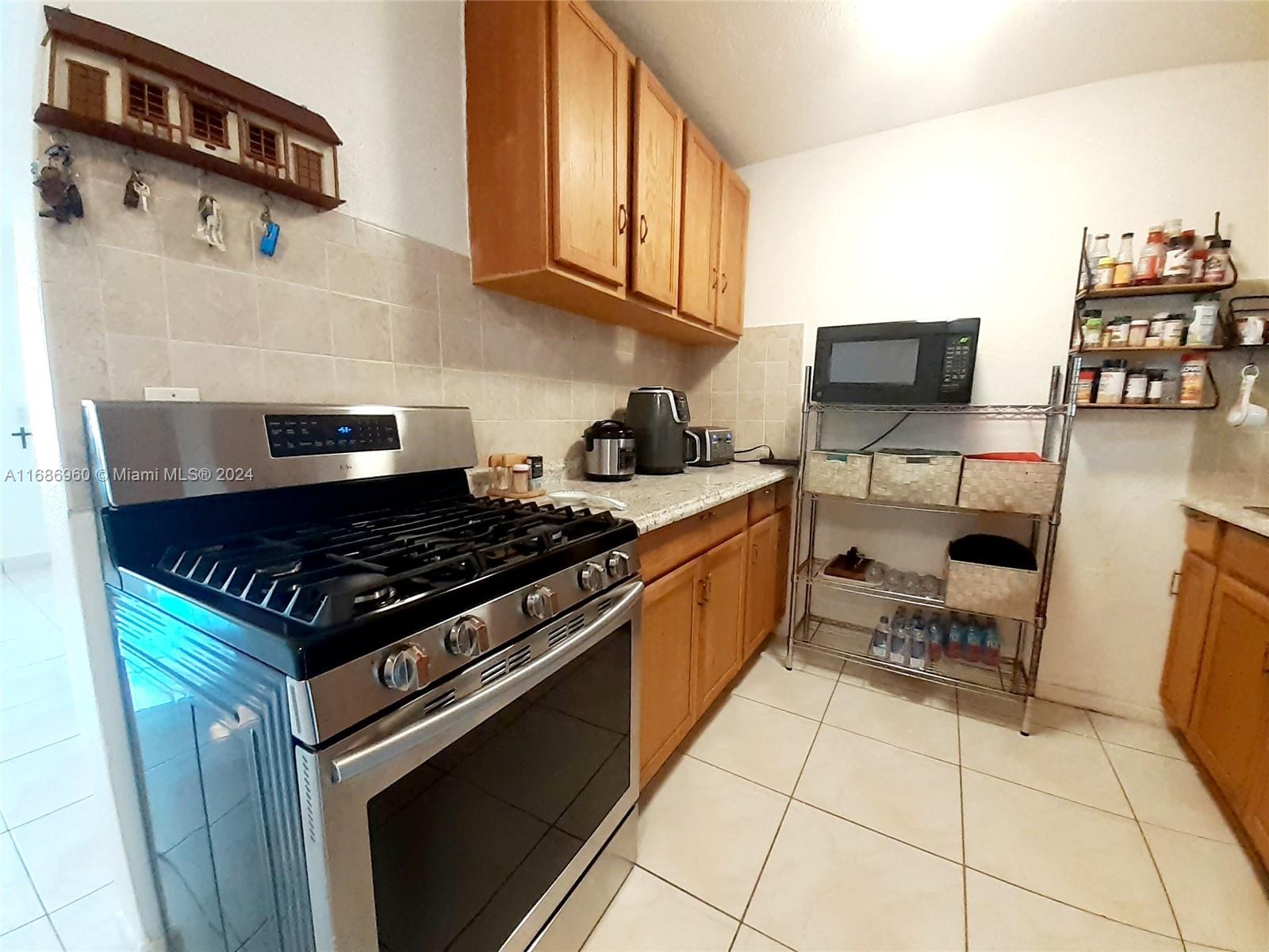 4863 SW 44th Ter