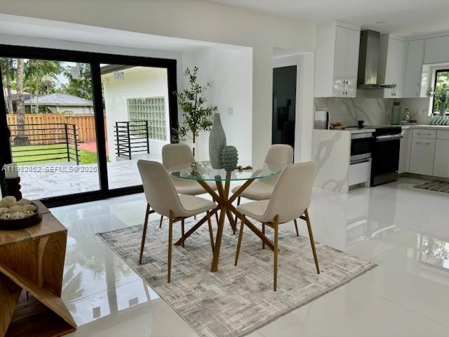 HOLLYWOOD LAKES SECTION - Residential