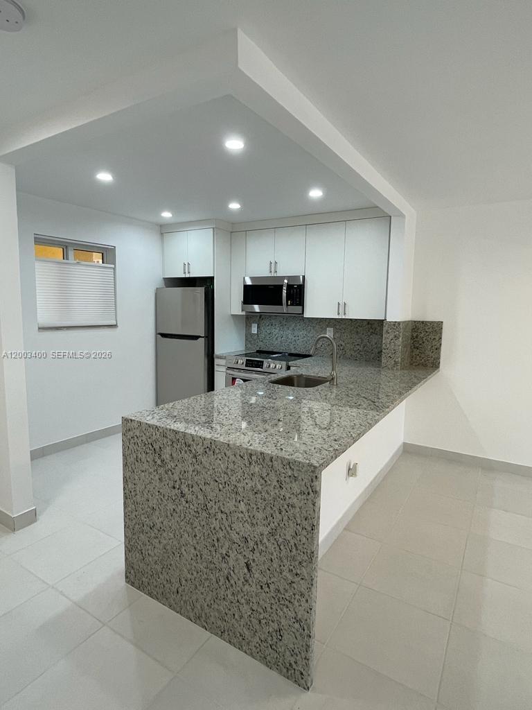 VILLAGE OF KINGS CREEK CO - Residential Lease