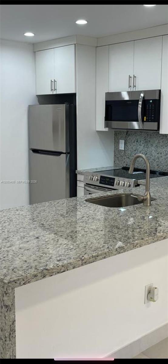 VILLAGE OF KINGS CREEK CO - Residential Lease