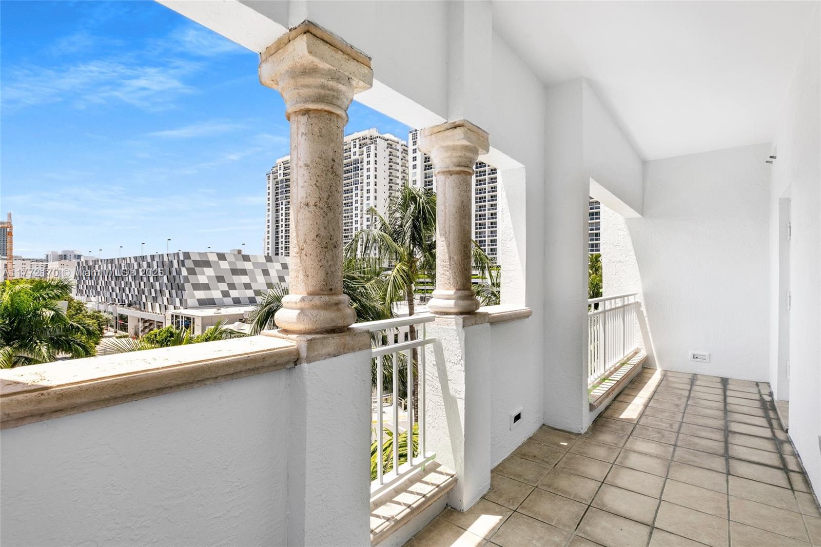 THE THS AT SUNSET HARBOUR - Residential